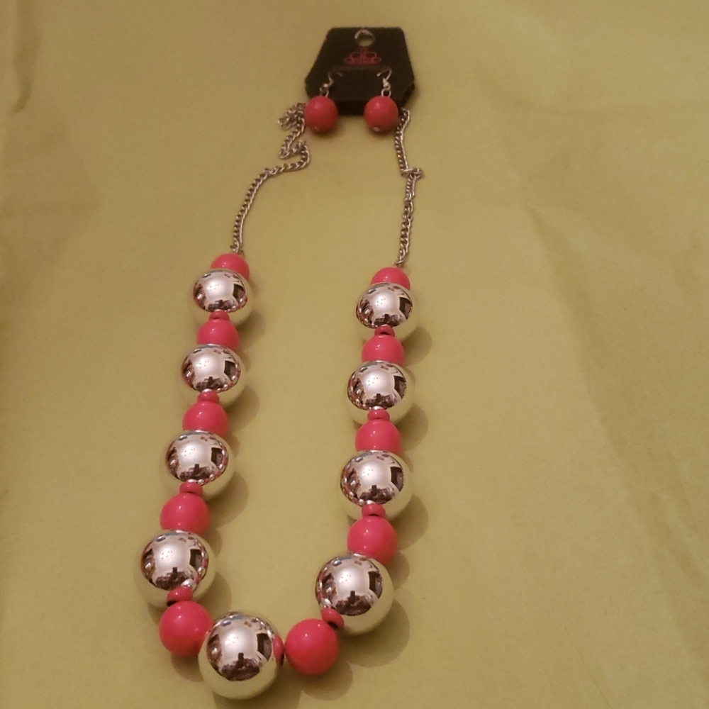 Necklace w earrings